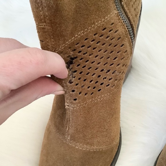 LUCKY Brand camel heeled booties with zippers 8.5 - Picture 3 of 5